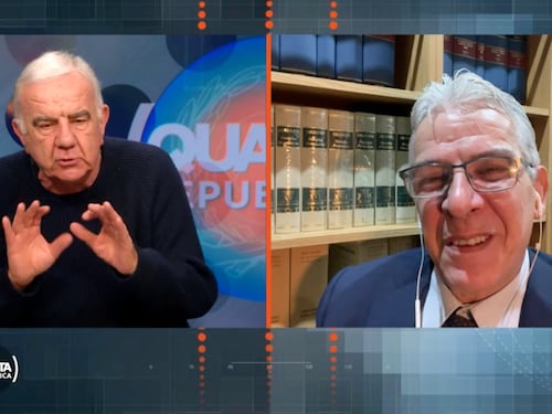"Gene, guardo i tuoi occhi...". Sabella sorprende tutti. E in studio esplode la risata