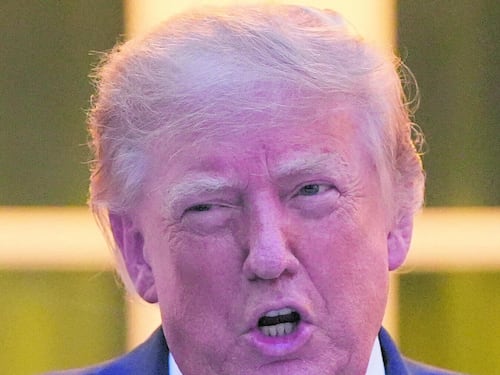 E Trump bandisce tre testate dalla Casa Bianca