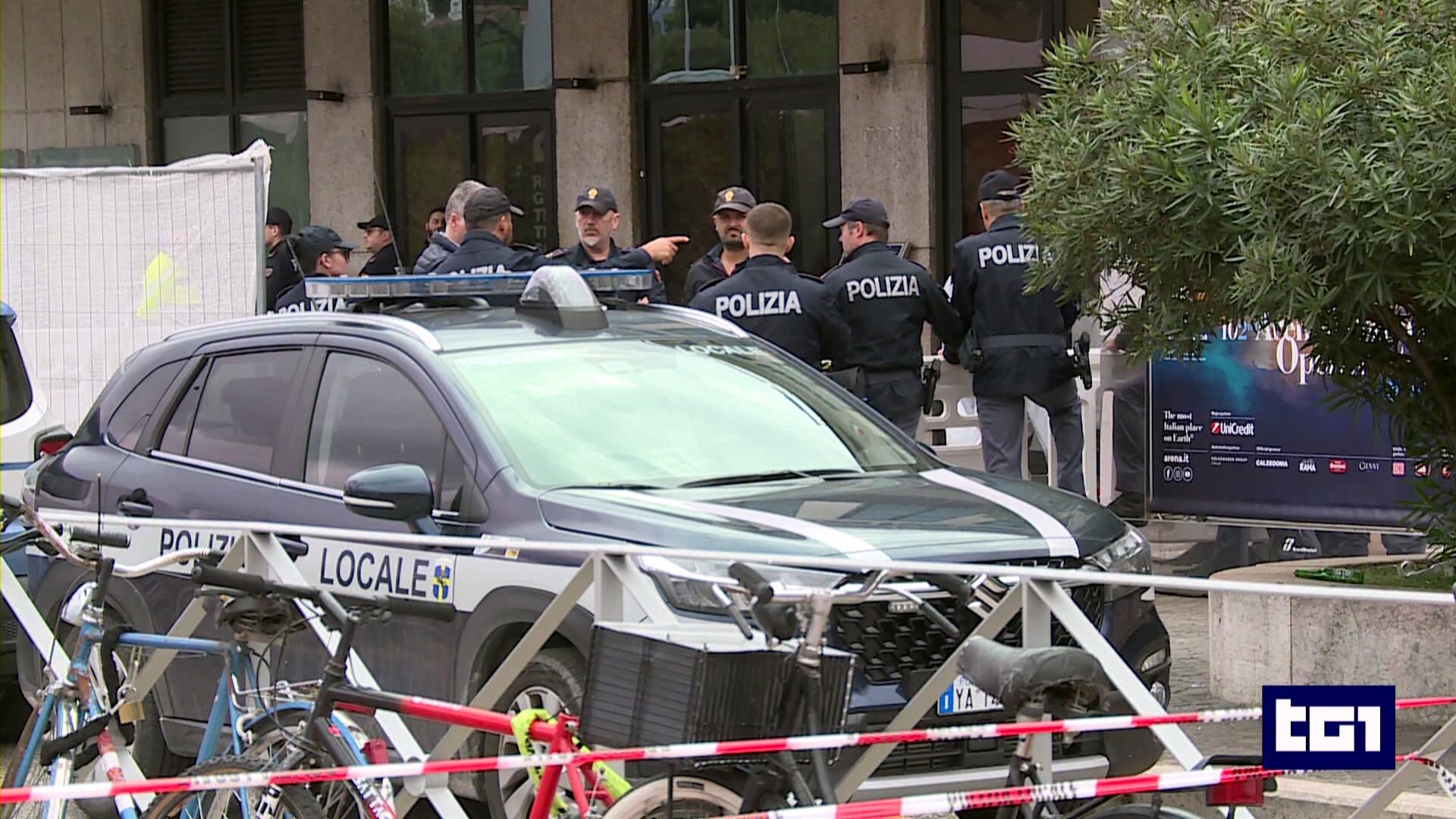 "Abbiamo il dovere di difenderlo". I ristoranti di Verona raccolgono fondi per l'agente indagato