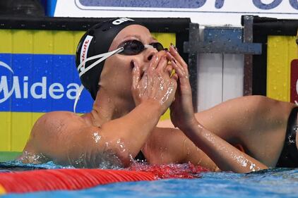 Federica Pellegrini, sexy biondo platino 5