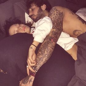 Nina Moric e le Donatella sexy su Facebook 24