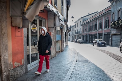 Codogno, salta già la quarantena: i cittadini escono senza controlli