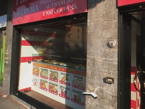 Entra in pizzeria e scatena la rissa: denunciato 33enne italiano