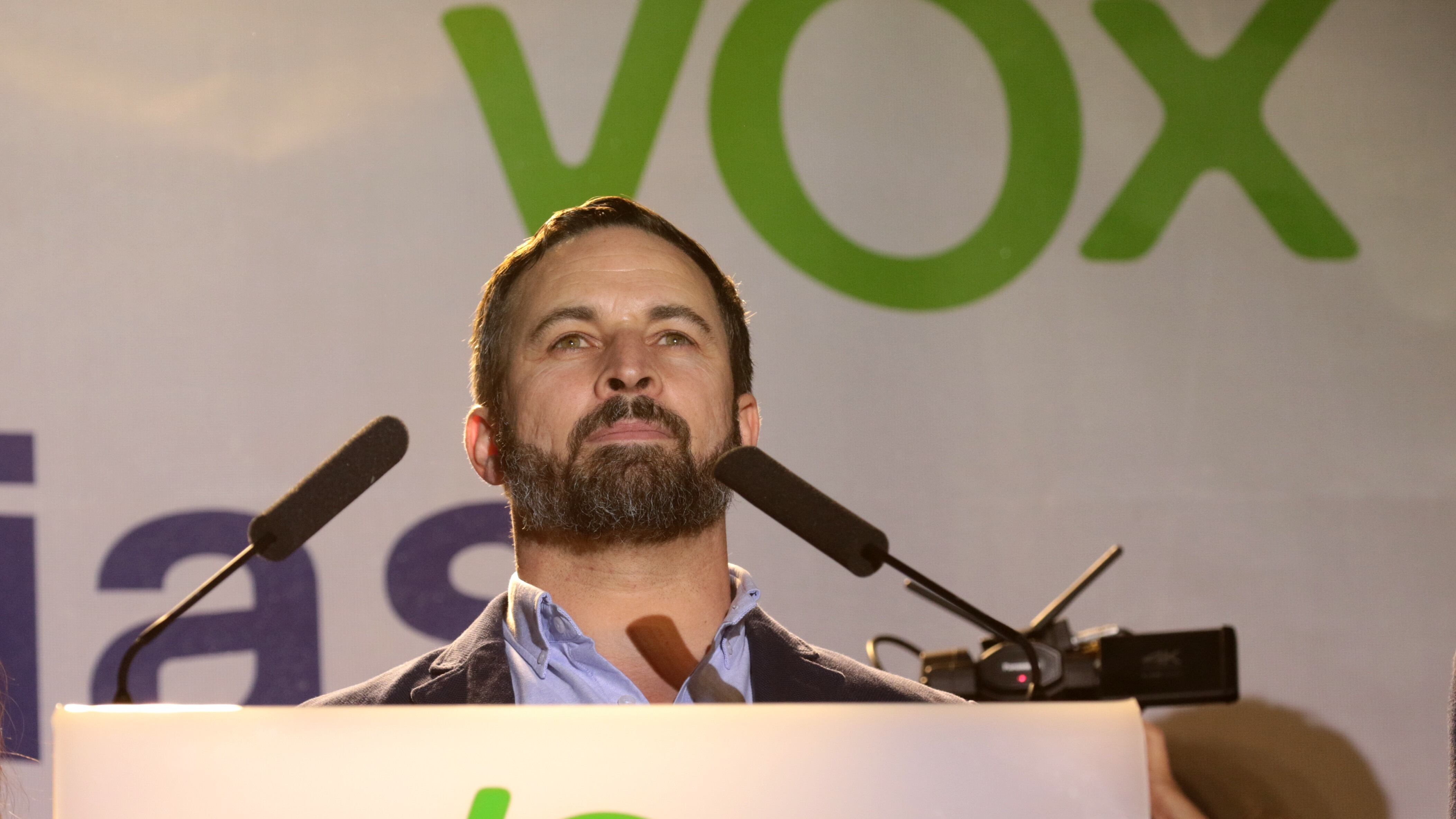 Spagna, scisma a destra: Vox rompe con i Popolari. È scontro sui migranti
