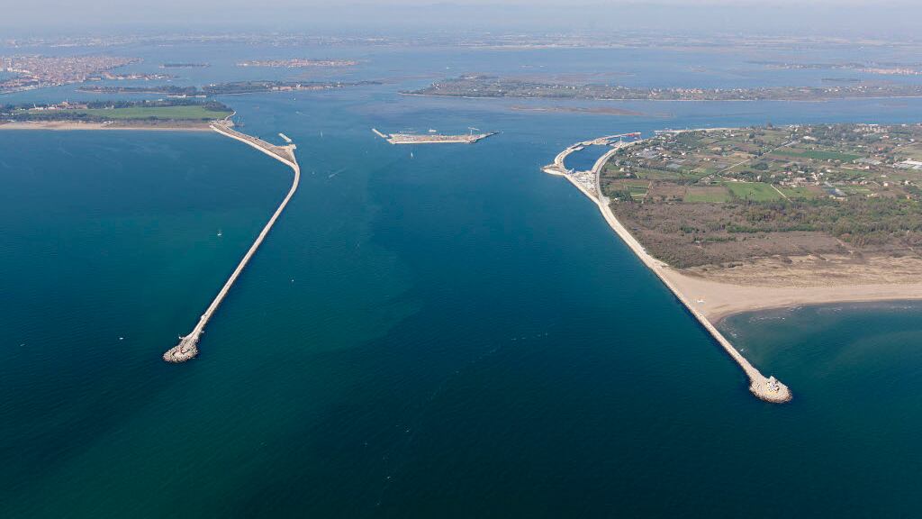 Venezia va sott’acqua. E il Mose è fermo