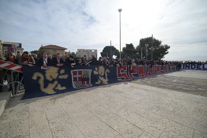 L'ultimo saluto a Gigi Riva: le immagini dei funerali solenni della leggenda del Cagliari e del calcio italiano 6
