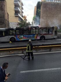 Incendio bus a Roma 6