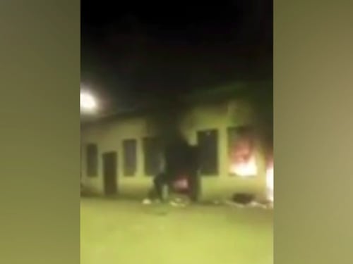 Stranieri incendiano Cpr di Torino, arrestati 5 marocchini e 1 algerino