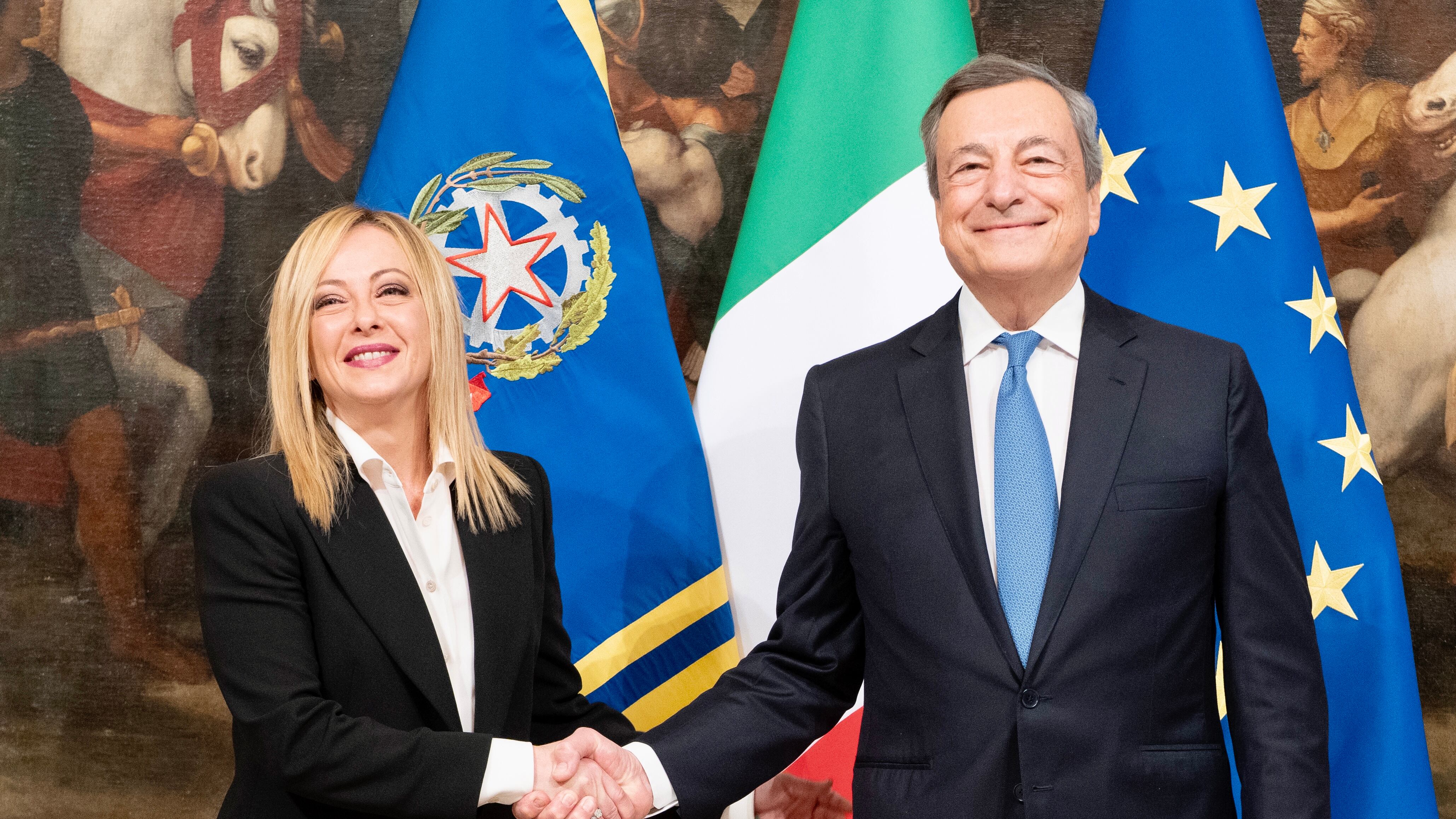 Meloni incontra Draghi a Palazzo Chigi: "Ue non escluda nuovo debito comune"
