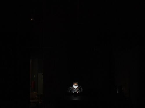 Blackout in Venezuela, per il governo Maduro è un "attacco premeditato"