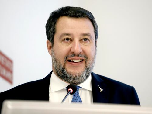 Venerdì c'è l'ennesimo sciopero. Salvini in tackle: "Mi opporrò"