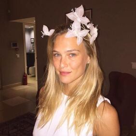 Bar Refaeli, addio al nubilato in piscina 22