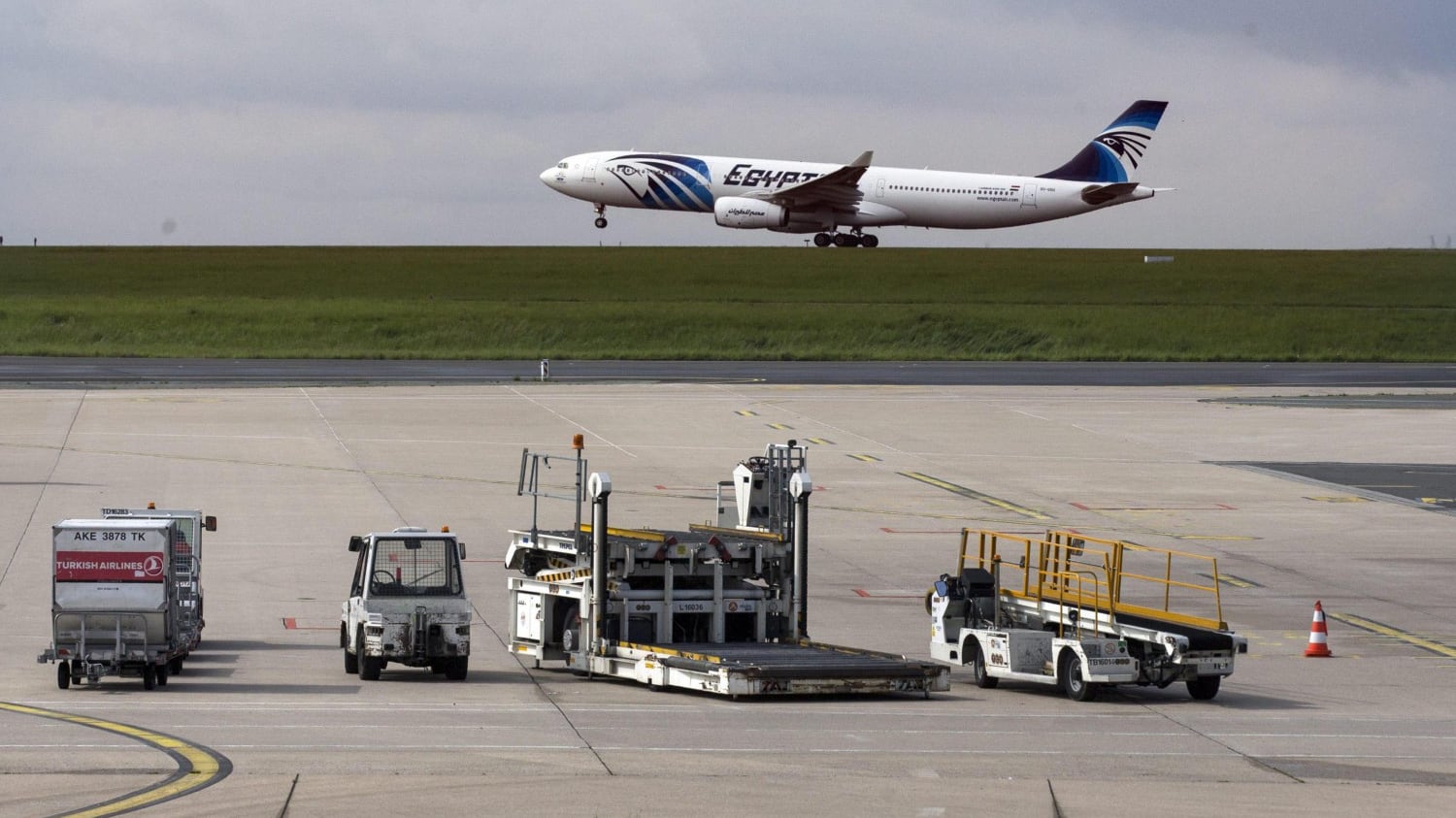 Egyptair, il giallo dell'avvistamento in volo