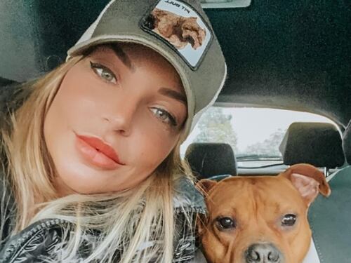 "Il suo pitbull ha azzannato mia figlia". In tribunale la disputa tra influencer