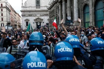 Manifestazione no pass a Roma 8