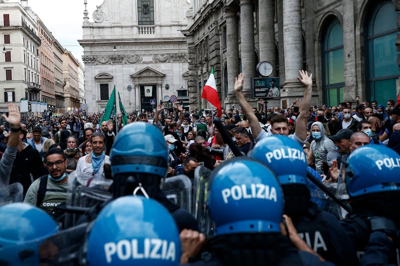 Manifestazione no pass a Roma 8