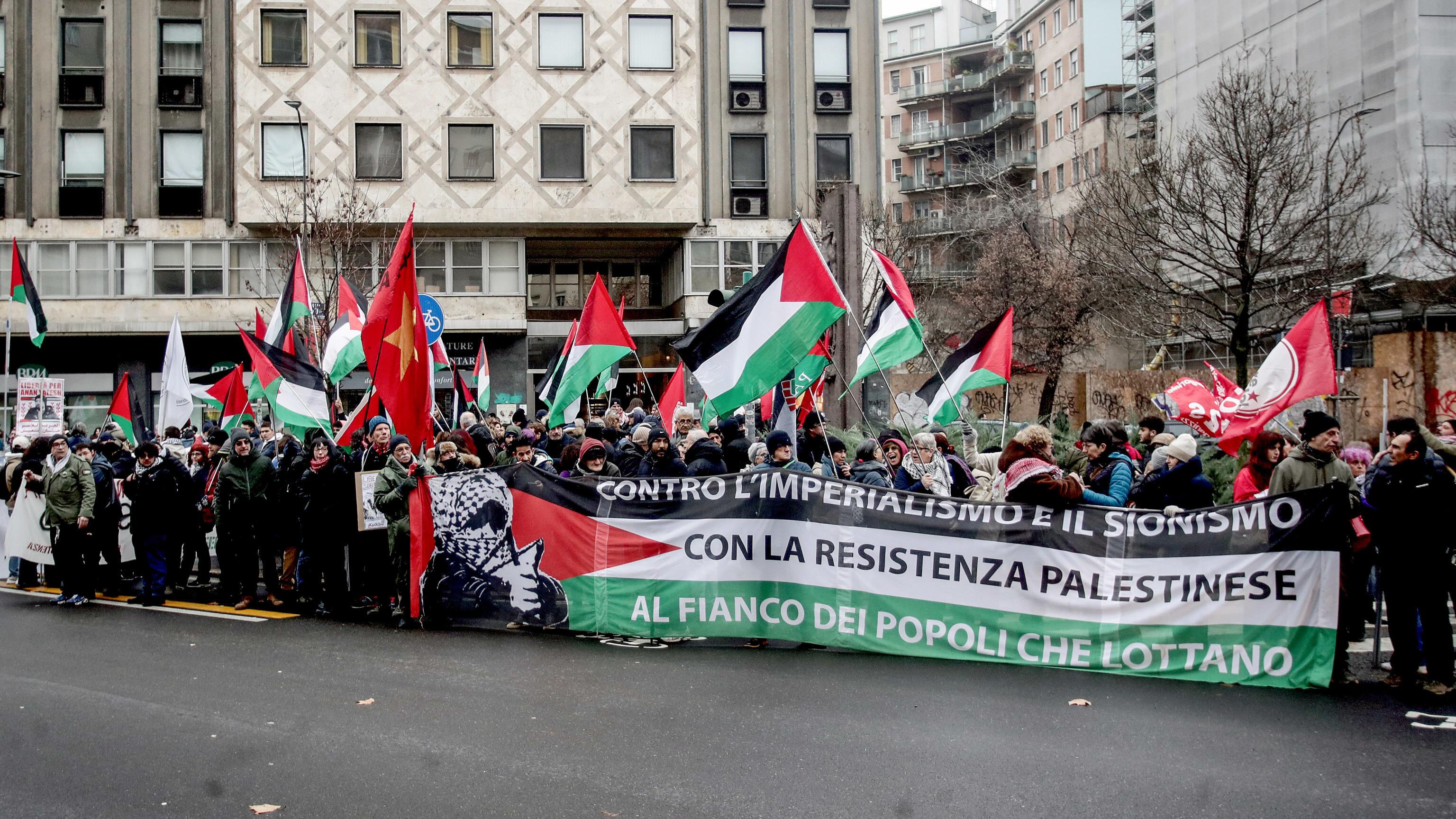 I pro Pal "occupano" la Shoah. Pd frantumato dai fanatici