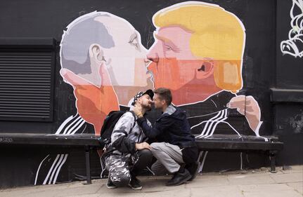 Spopola il writer che sbeffeggia Putin e Trump 1