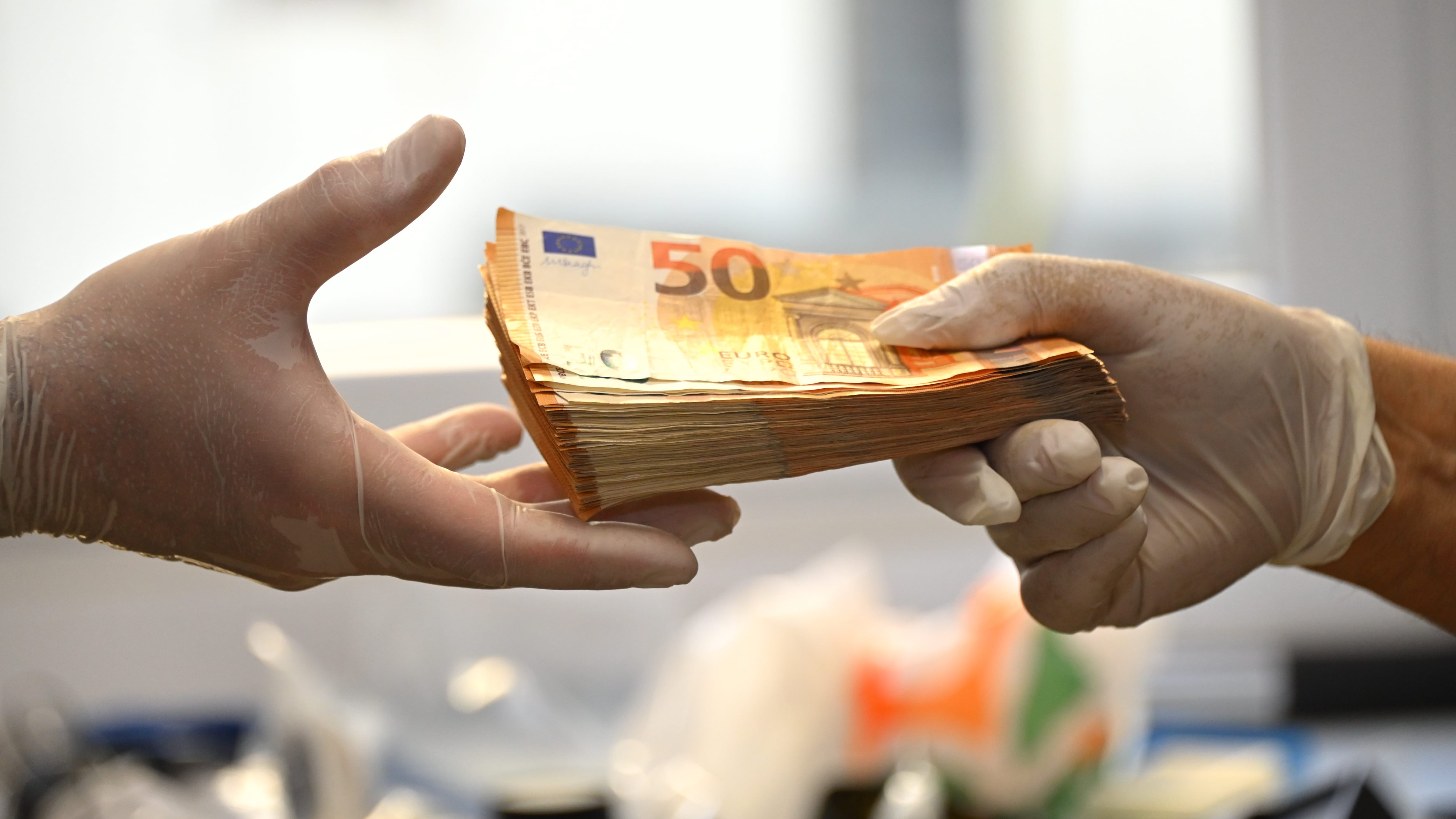 Conti correnti, crescono le spese. Ecco cosa sta accadendo