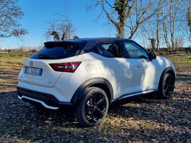 Nissan Juke Hybrid, guarda le foto  11