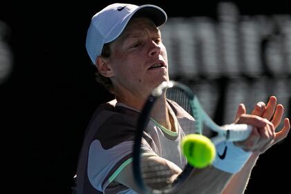Jannik Sinner vola in finale agli Australian Open: le immagini più belle del match contro Djokovic 5