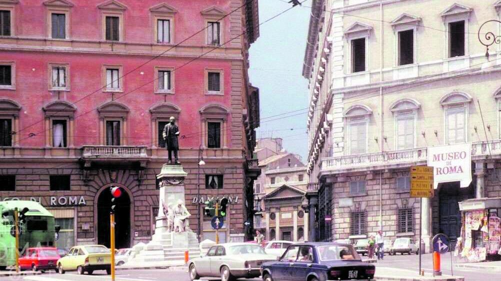"La vedova nera" si annida nella pigra Roma anni Sessanta