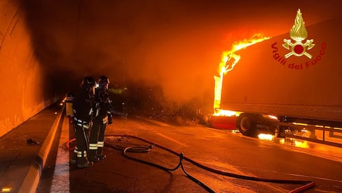 Tir in fiamme nella galleria autostradale: il salvataggio dei Vigili del fuoco 2