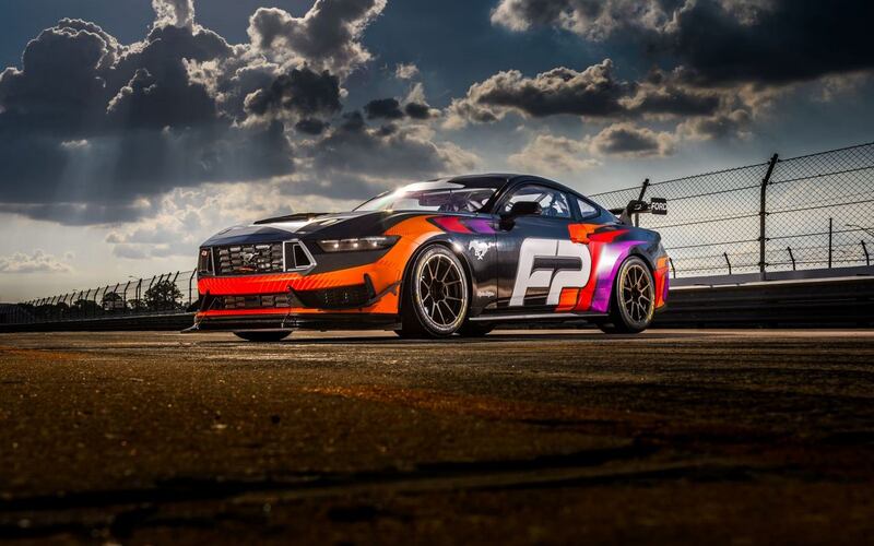 Ford Mustang GT4, guarda tutte le immagini 1