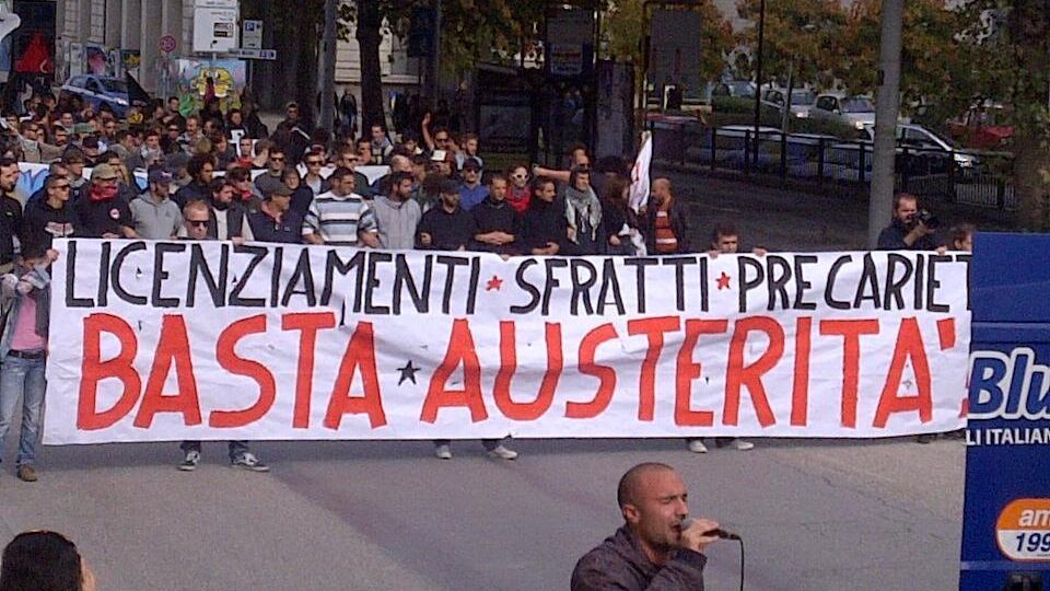 Ancona, Letta contestato. Manifestante ferito durante gli scontri