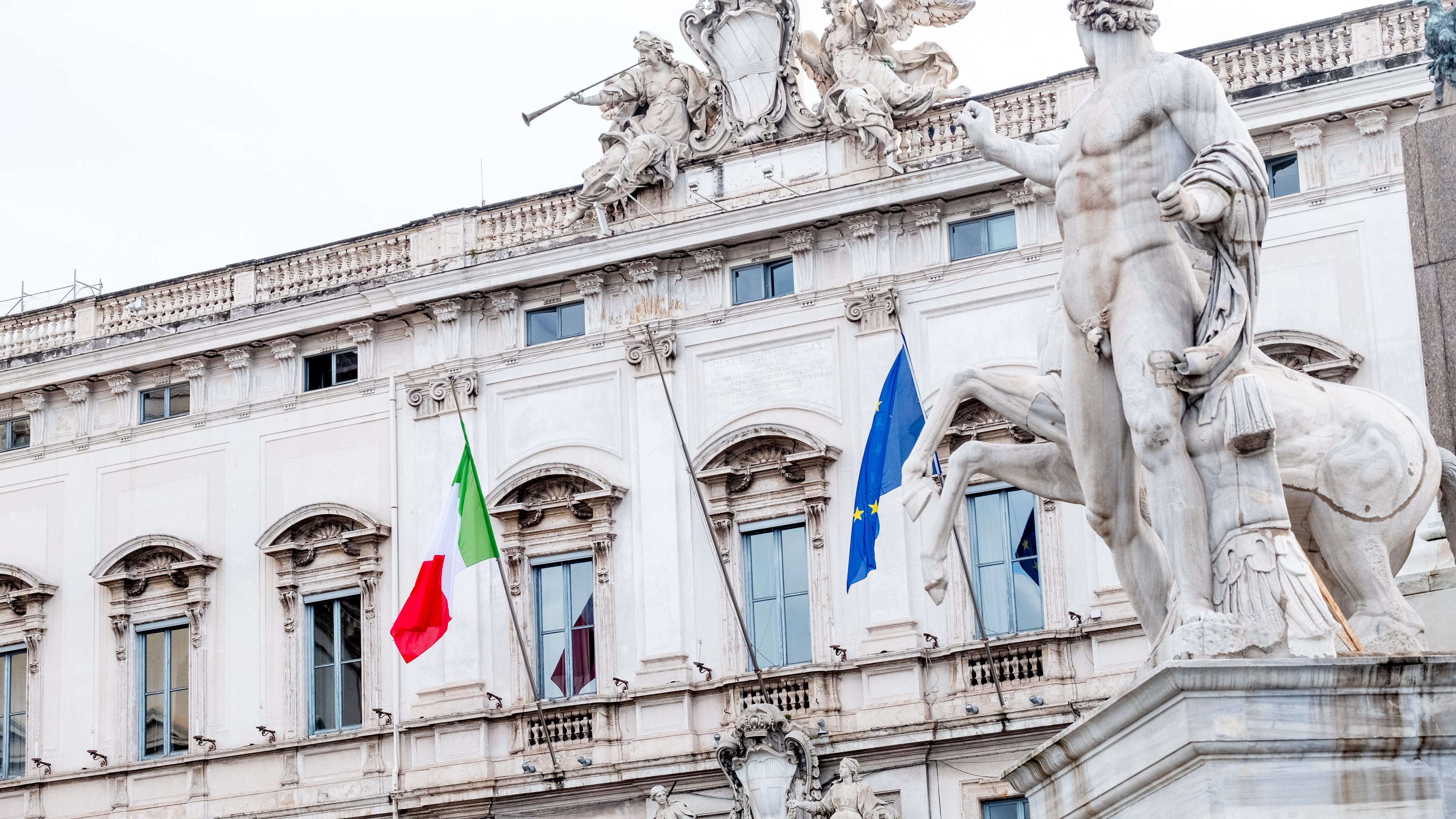 Le toghe si aumentano lo stipendio: ecco quanto guadagneranno