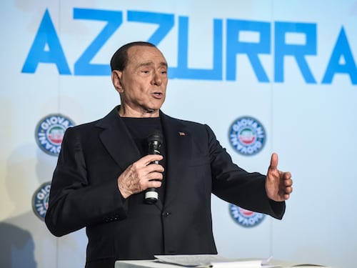 Berlusconi: "No tasse su casa e prima auto. E poi pensioni minime per tutti"