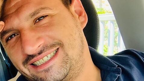 Muore folgorato dai cavi ad alta tensione sotto gli occhi del padre
