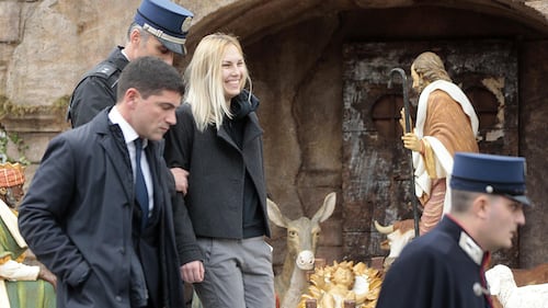 Vaticano, Femen ruba il Gesù del presepe 17