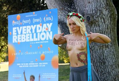 Femen a seno nudo per il film Everyday Rebellion 1
