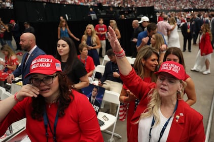 Il lungo addio a Charlie Kirk in Arizona 9