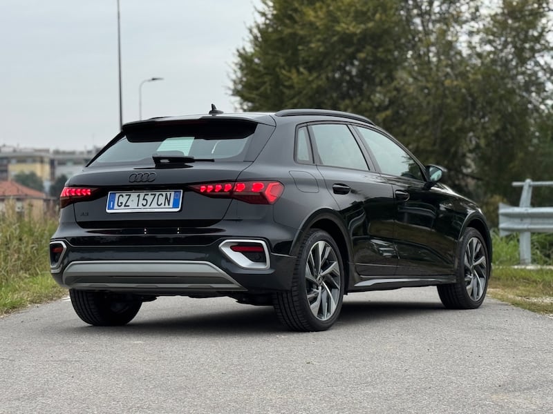 Audi A3 Allstreet: guarda la gallery della nuova compatta ibrida tedesca 8