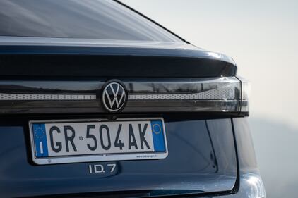 Volkswagen ID.7, primo contatto: guarda la gallery 20
