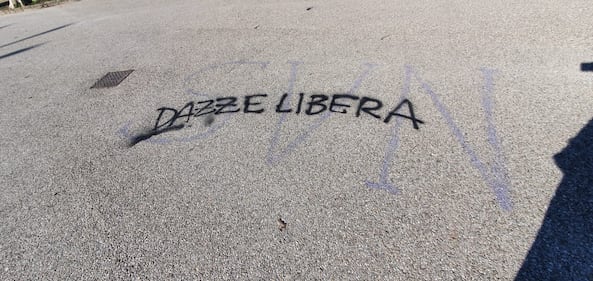 Rave party illegale in piazza  12