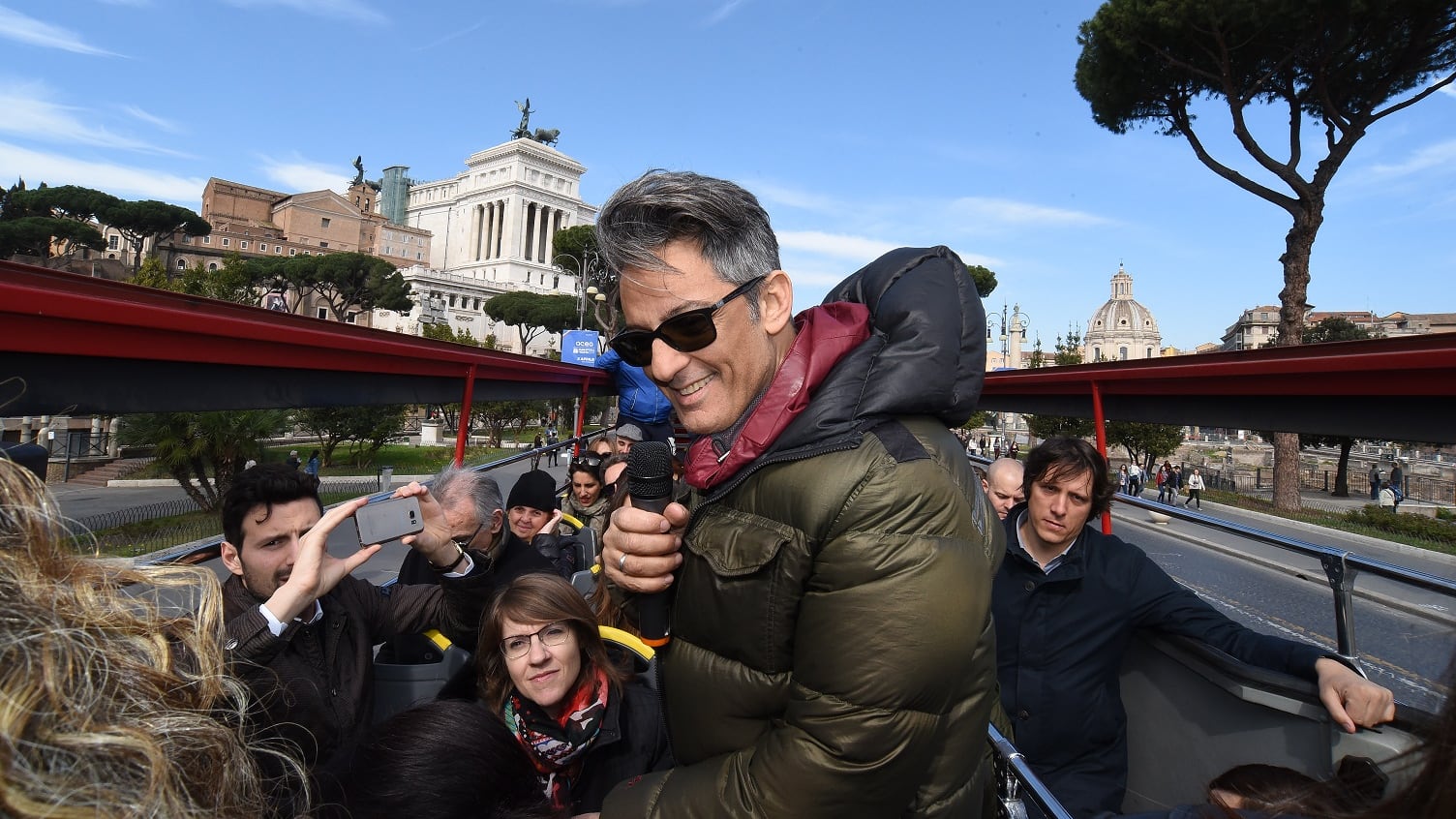 Il dolore segreto di Fiorello: "Così ho perso mio papà"