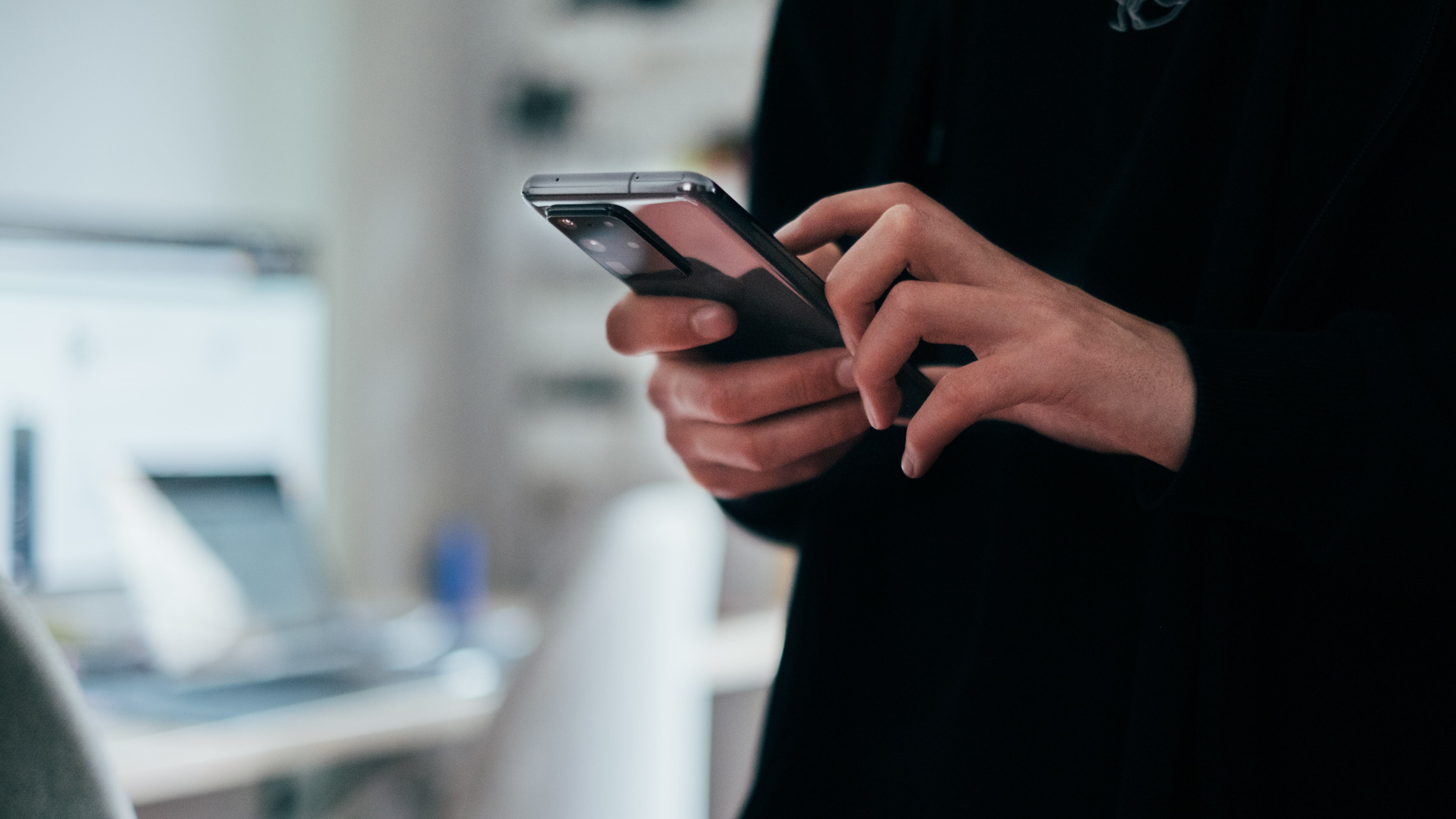 Quei messaggi truffa su WhatsApp: tutto quello che c'è da sapere