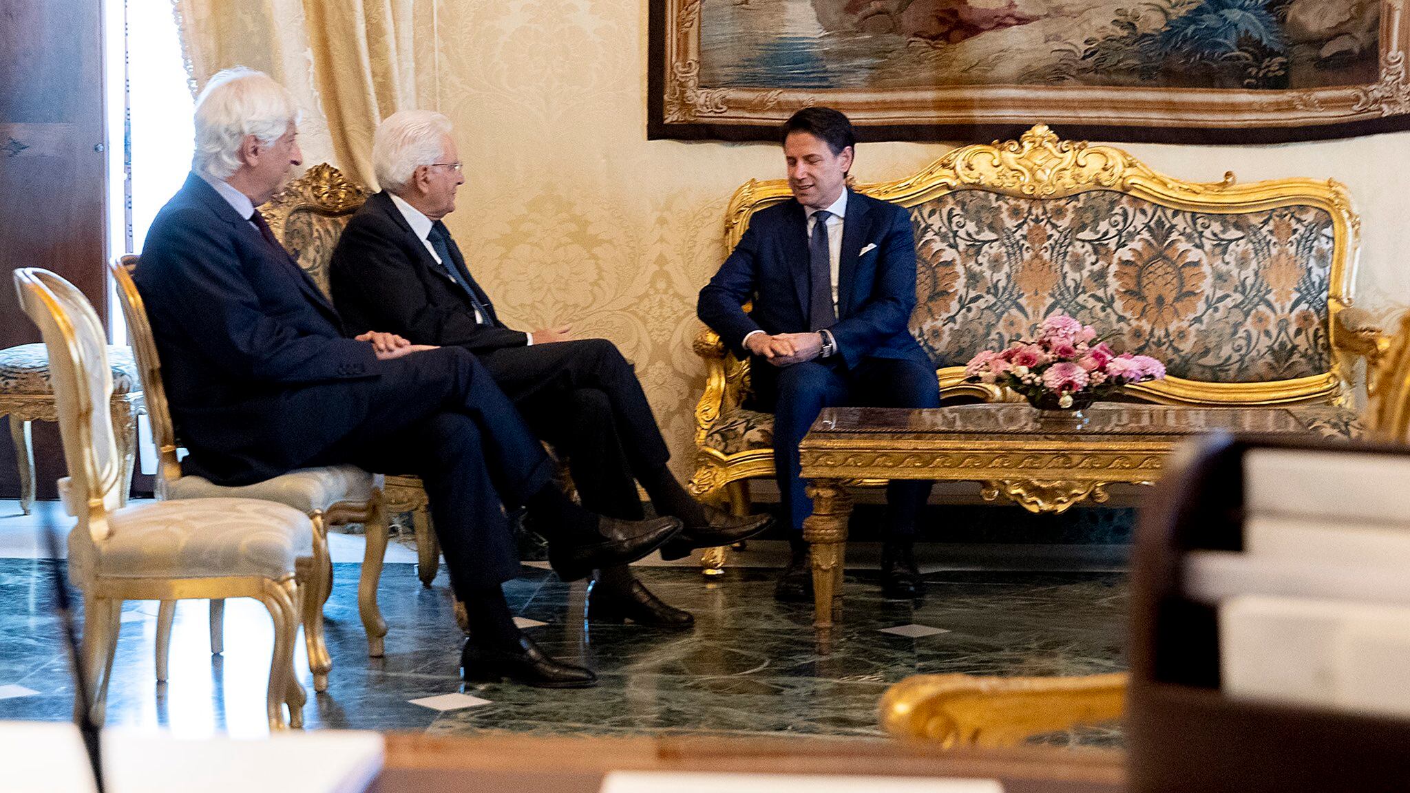 Il premier finge di accelerare ma prende tempo e apre il suk