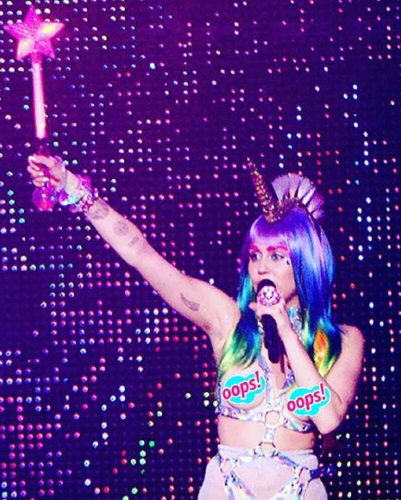 Miley Cyrus chiude il tour con Pamela Anderson 2