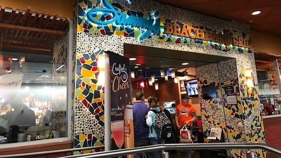 Autogrill celebra il rock 'n' roll: apre il Sammy's Beach Bar & Grill alle Hawaii