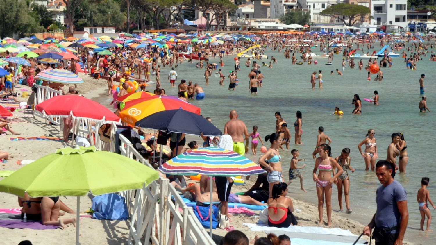 È già in arrivo un nuovo Dpcm che ci può stravolgere l'estate