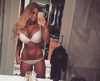 Jelly Devote, modella e imprenditrice dal corpo scolpito 13