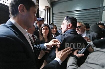 Virginia Raggi a Casal Bruciato per incontrare la famiglia rom 5