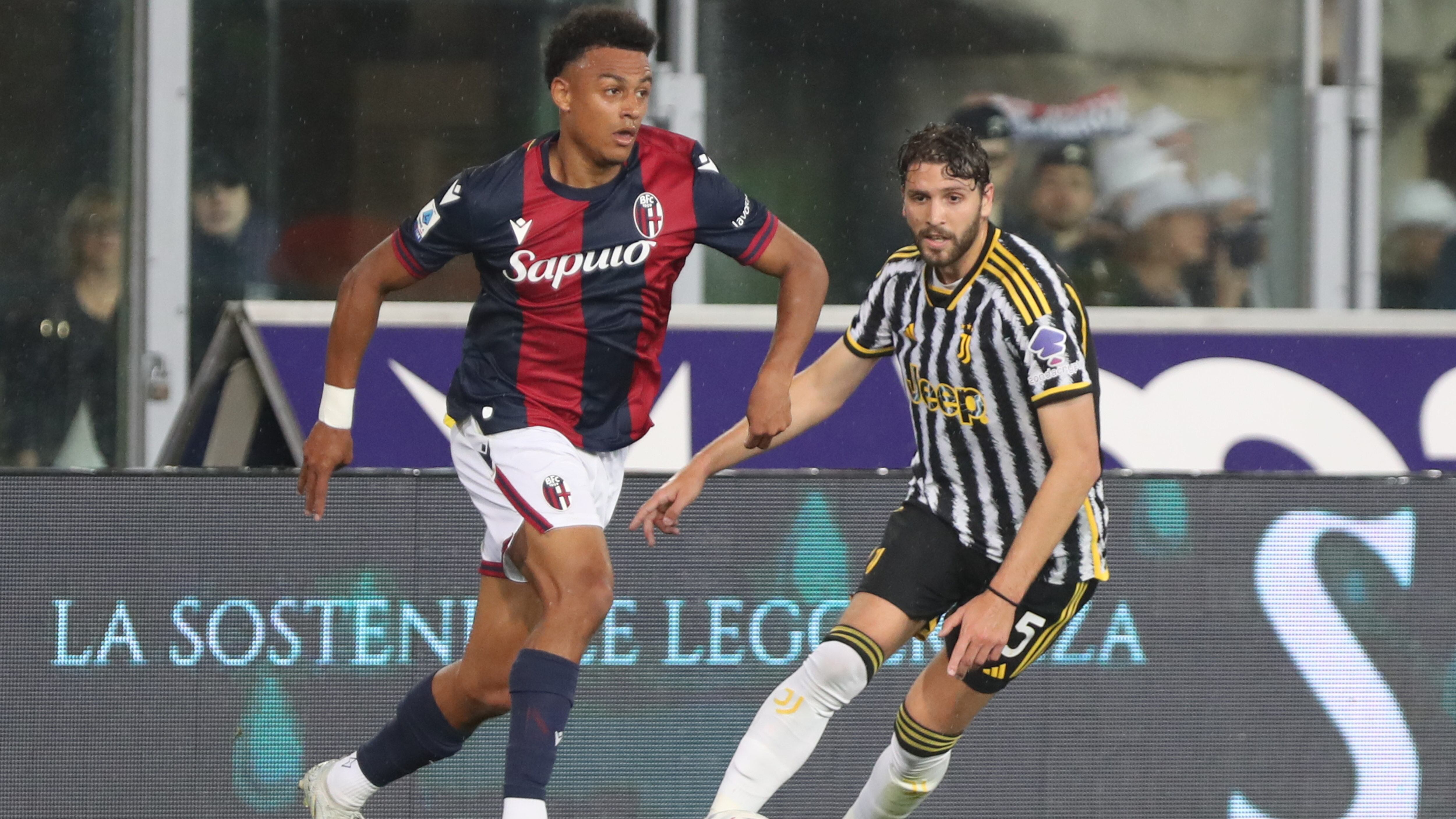 Il Bologna scappa, la Juventus lo riprende: succede di tutto al Dall'Ara