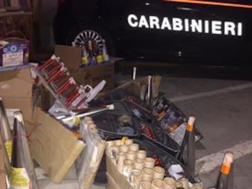 Napoli, maxi sequestro di bombe destinate ai commercianti