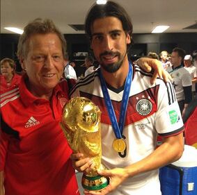 I calciatori tedeschi e gli scatti con la Merkel 4