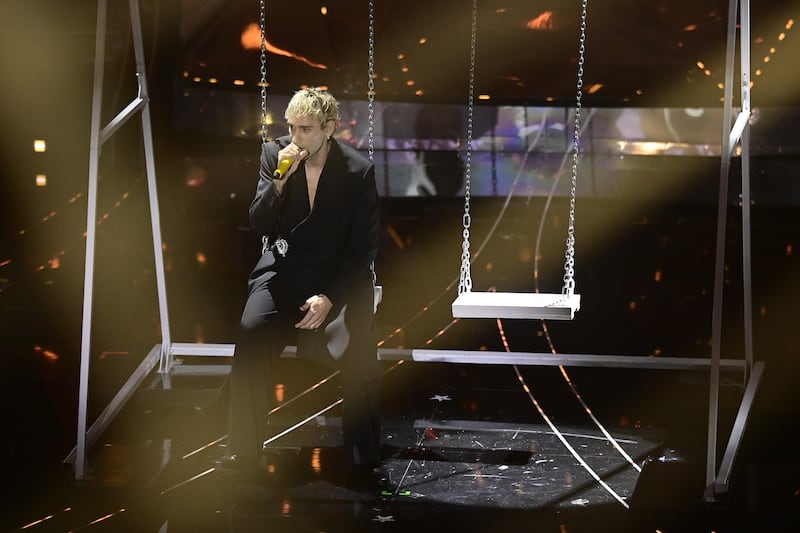 Sanremo 2024: ecco il look della finalissima del Festival di Mr.Rain 7